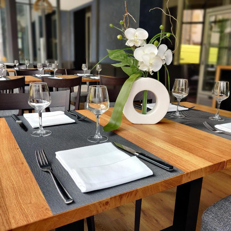 Logis Hotel Restaurant De France Saint Geniez d'Olt Bagian luar foto