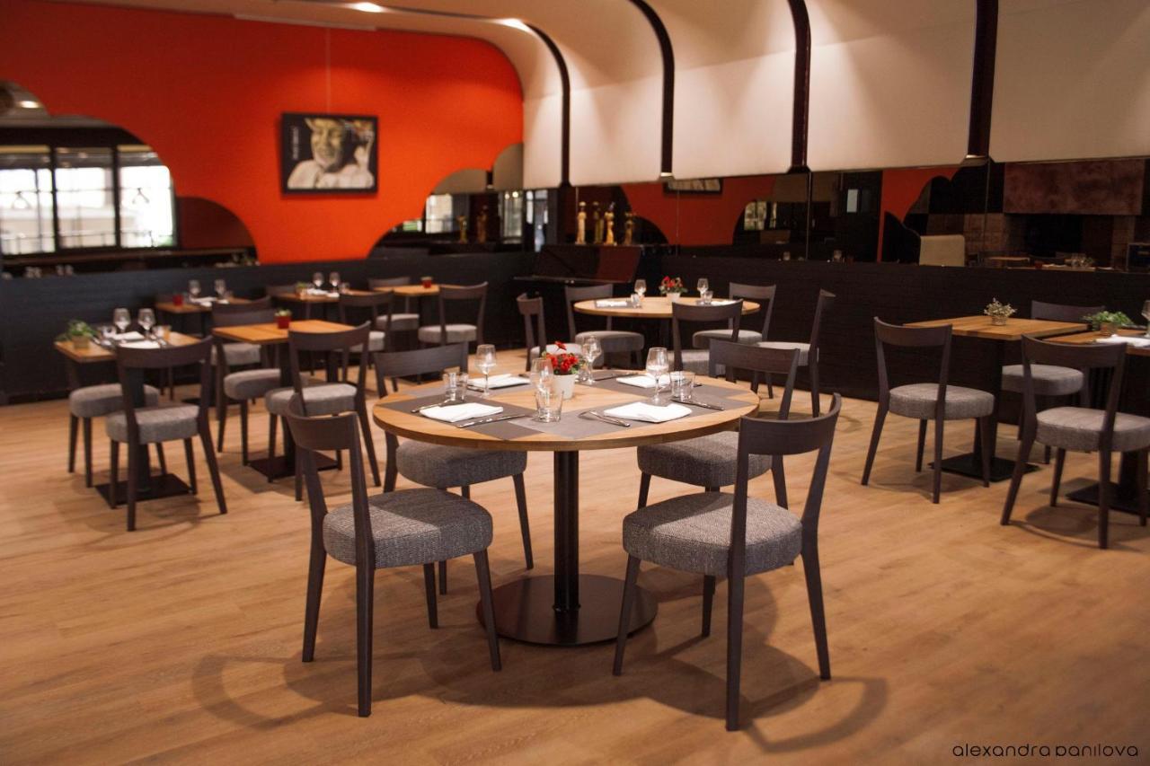 Logis Hotel Restaurant De France Saint Geniez d'Olt Bagian luar foto