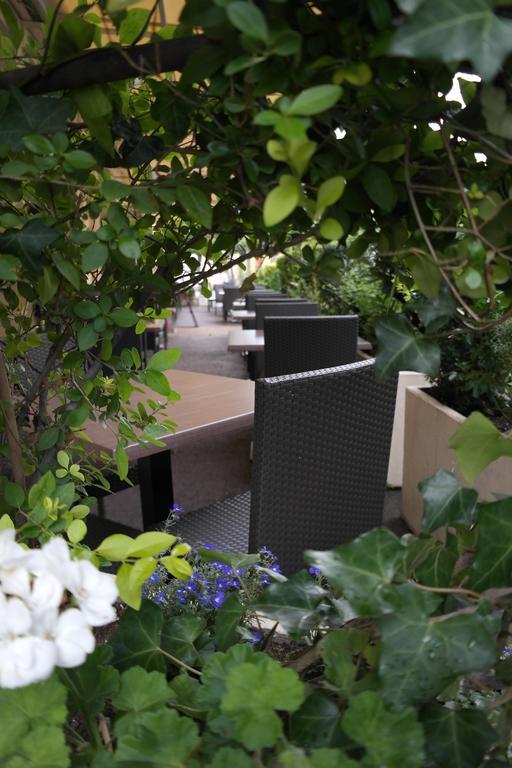 Logis Hotel Restaurant De France Saint Geniez d'Olt Bagian luar foto