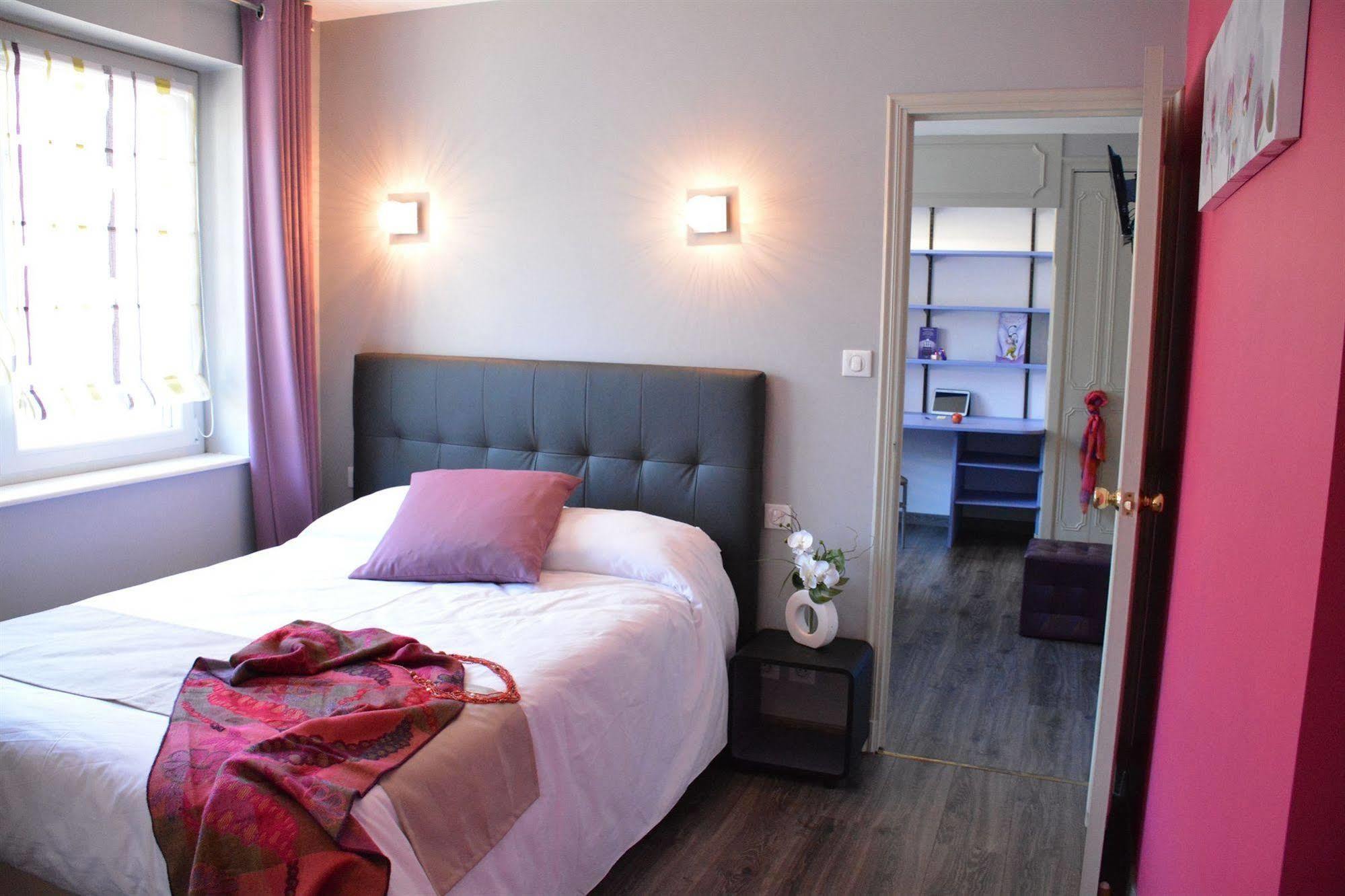 Logis Hotel Restaurant De France Saint Geniez d'Olt Bagian luar foto